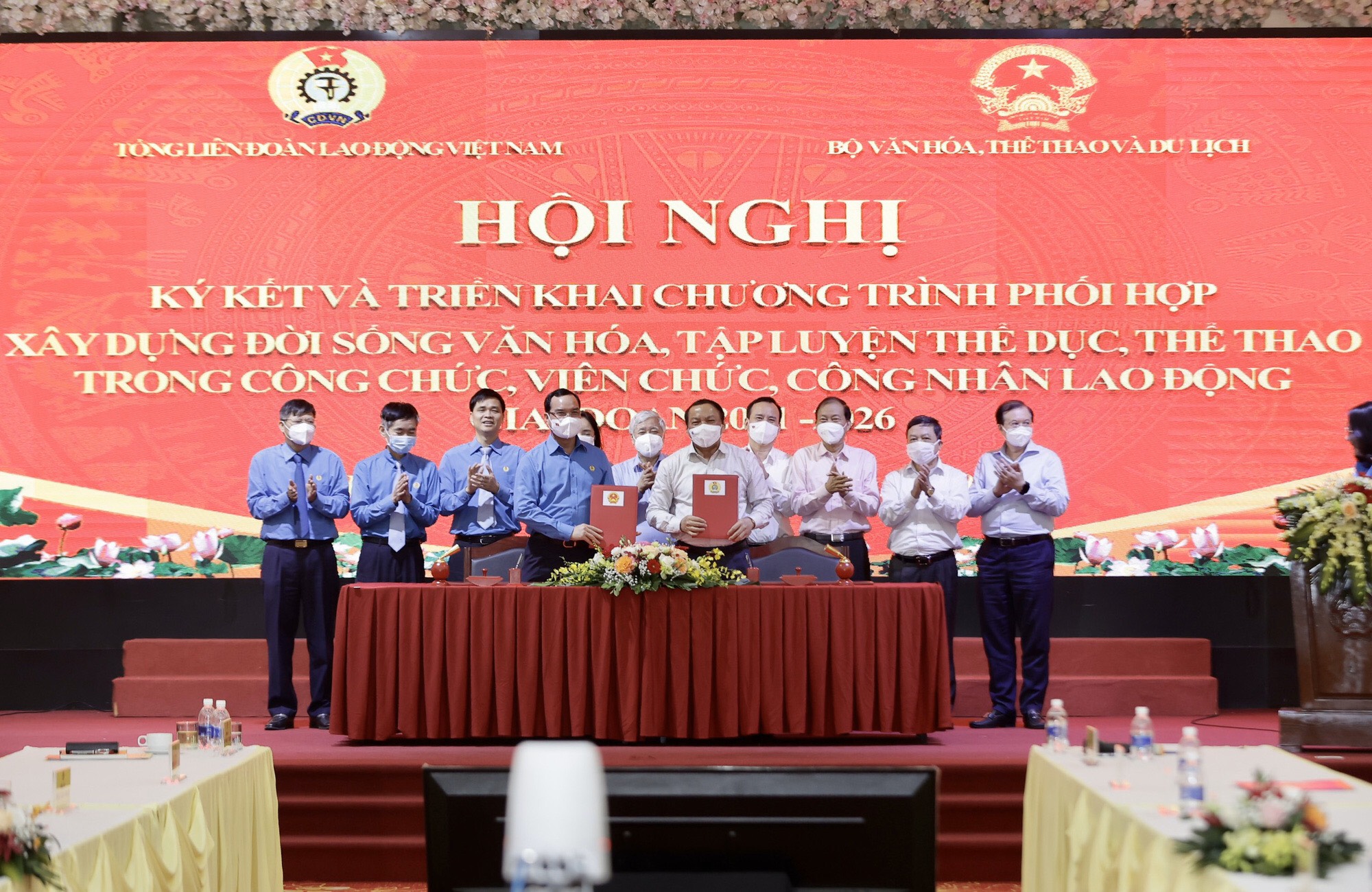 Lễ ký kết chương trình phối hợp giữa Bộ VHTTDL và Tổng LĐLĐVN. Ảnh: Minh Khánh